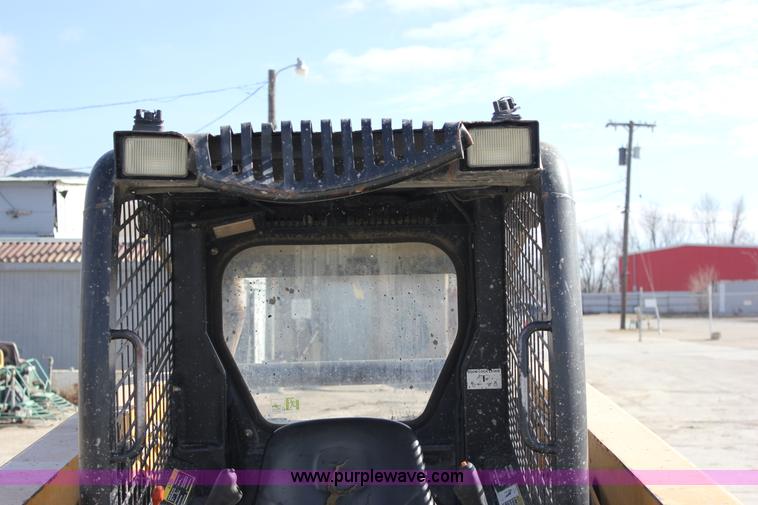 image for item J2323 2006 John Deere CT332 skid steer