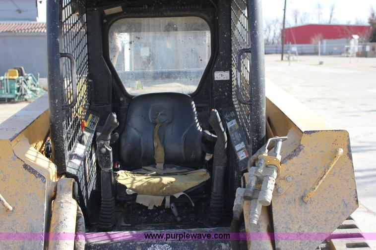 image for item J2323 2006 John Deere CT332 skid steer