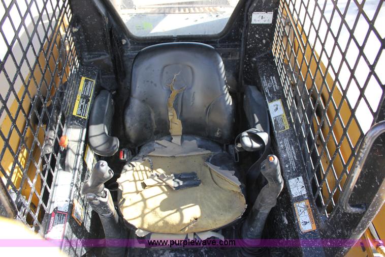 image for item J2323 2006 John Deere CT332 skid steer