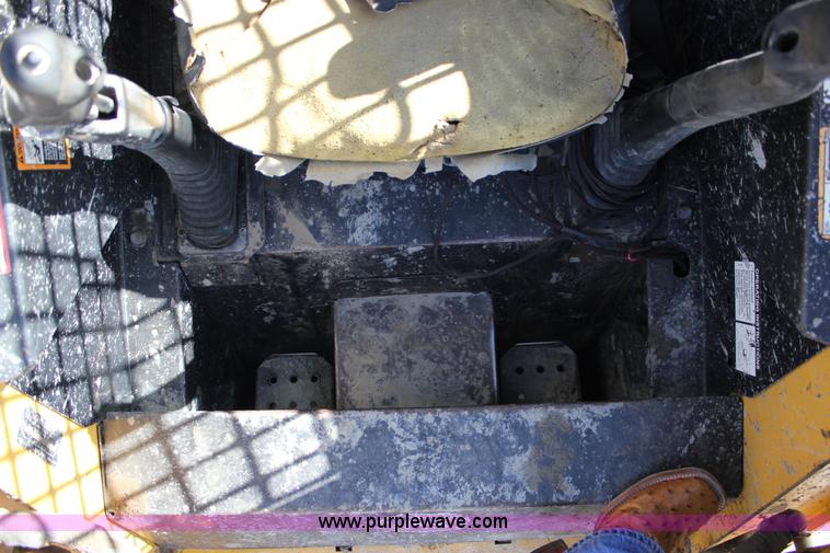 image for item J2323 2006 John Deere CT332 skid steer