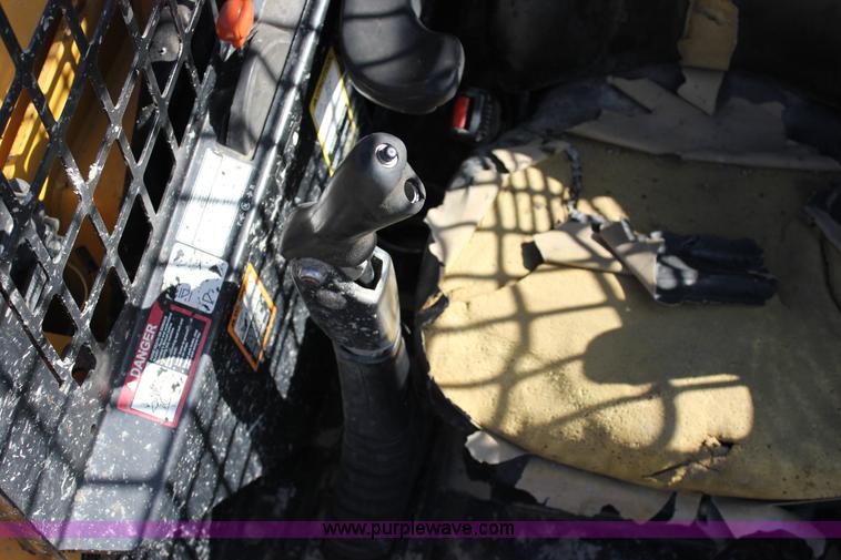 image for item J2323 2006 John Deere CT332 skid steer