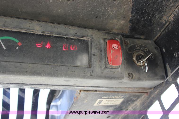 image for item J2323 2006 John Deere CT332 skid steer