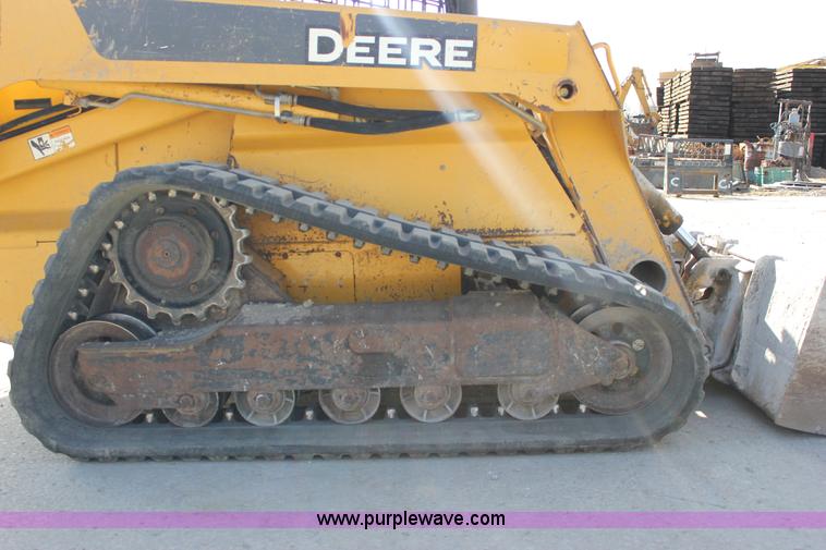image for item J2323 2006 John Deere CT332 skid steer
