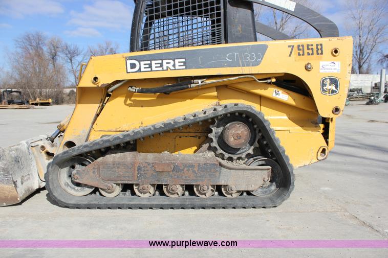 image for item J2323 2006 John Deere CT332 skid steer