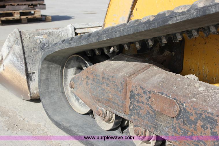 image for item J2323 2006 John Deere CT332 skid steer