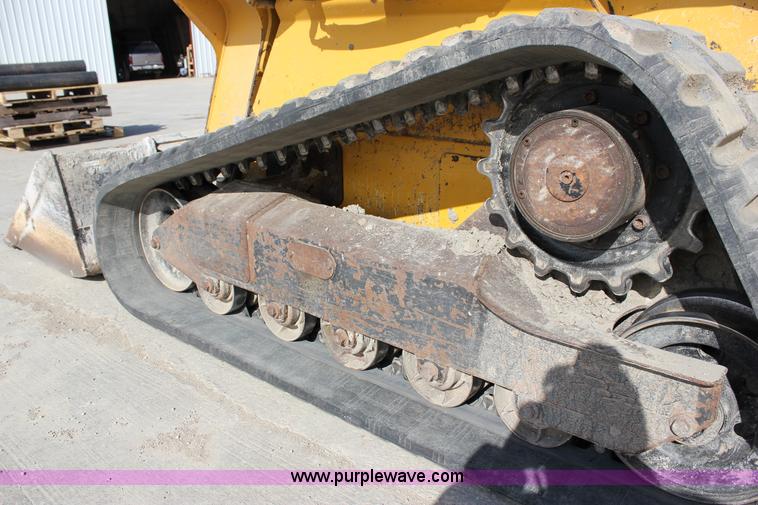 image for item J2323 2006 John Deere CT332 skid steer