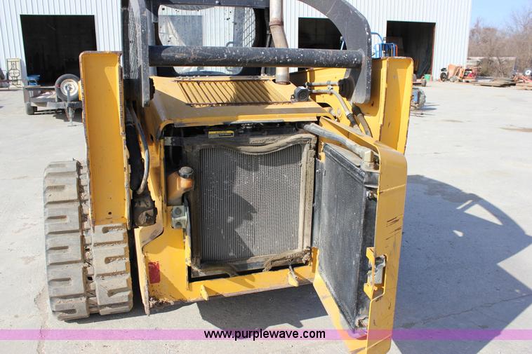 image for item J2323 2006 John Deere CT332 skid steer