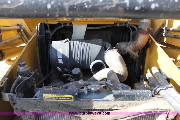 image for item J2323 2006 John Deere CT332 skid steer