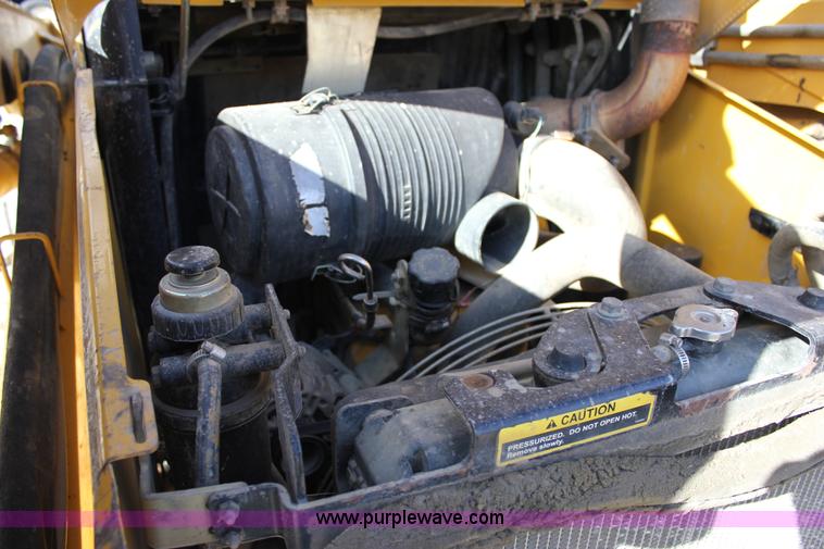 image for item J2323 2006 John Deere CT332 skid steer