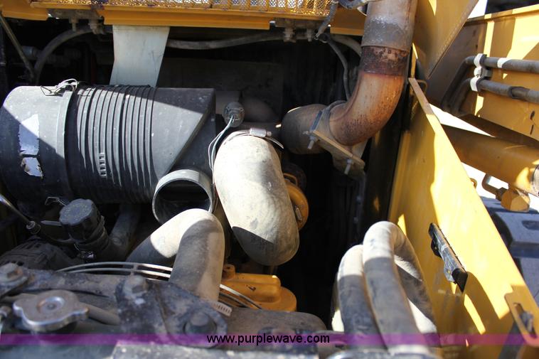 image for item J2323 2006 John Deere CT332 skid steer