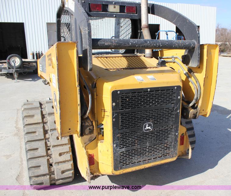 image for item J2323 2006 John Deere CT332 skid steer