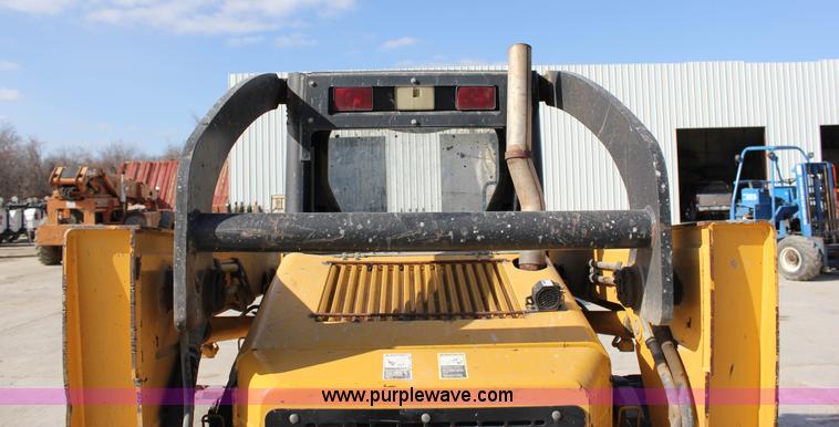 image for item J2323 2006 John Deere CT332 skid steer