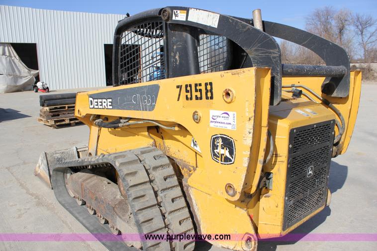 image for item J2323 2006 John Deere CT332 skid steer