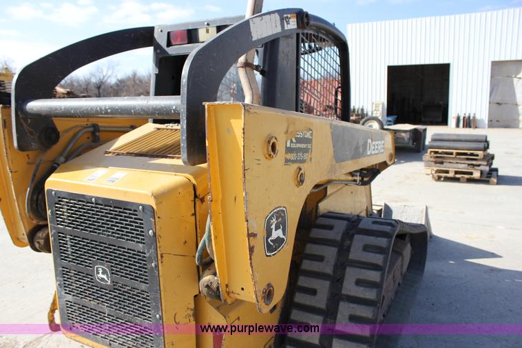 image for item J2323 2006 John Deere CT332 skid steer