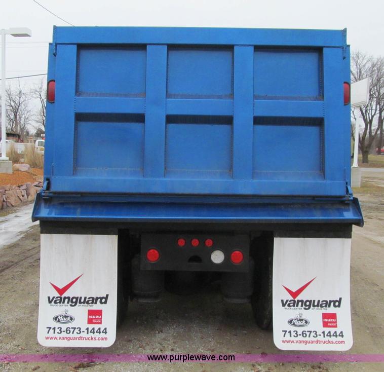 image for item J3322 2006 Mack CXN 612 Vision dump truck