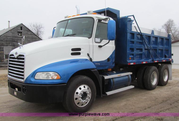 image for item J3322 2006 Mack CXN 612 Vision dump truck