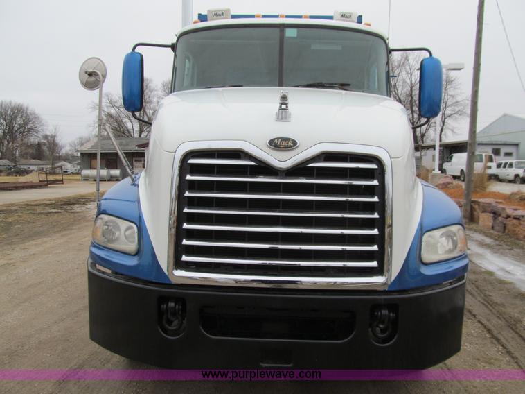 image for item J3322 2006 Mack CXN 612 Vision dump truck