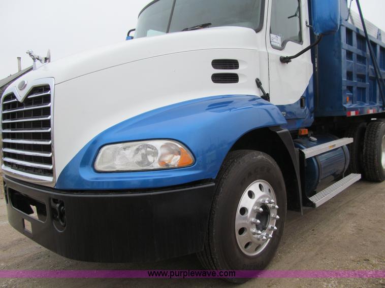 image for item J3322 2006 Mack CXN 612 Vision dump truck