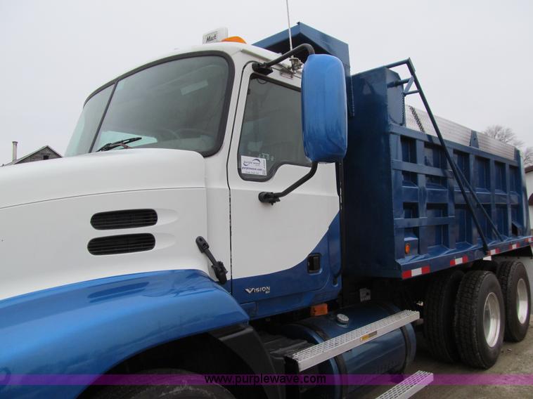 image for item J3322 2006 Mack CXN 612 Vision dump truck