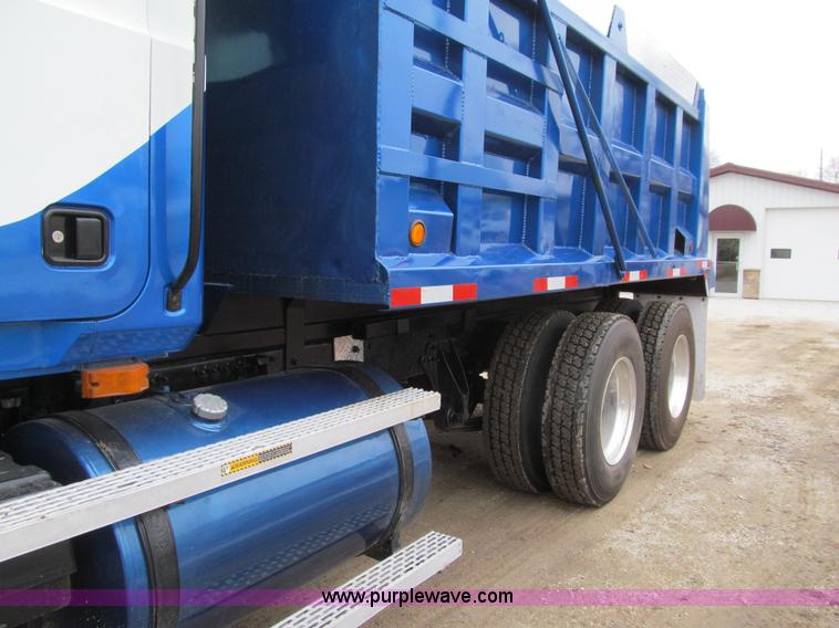 image for item J3322 2006 Mack CXN 612 Vision dump truck