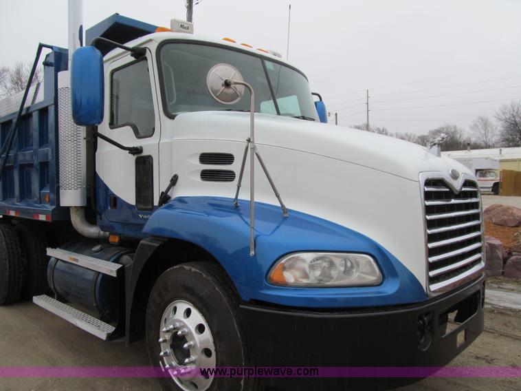 image for item J3322 2006 Mack CXN 612 Vision dump truck