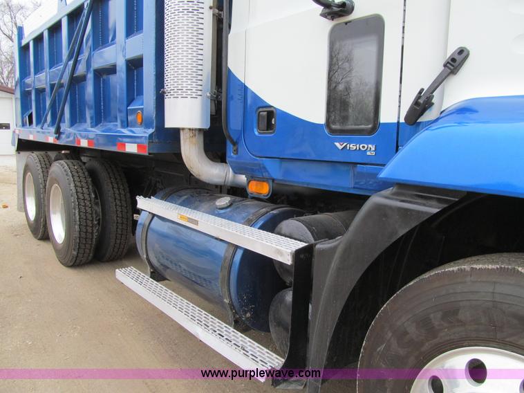image for item J3322 2006 Mack CXN 612 Vision dump truck