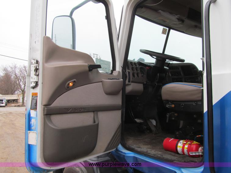 image for item J3322 2006 Mack CXN 612 Vision dump truck