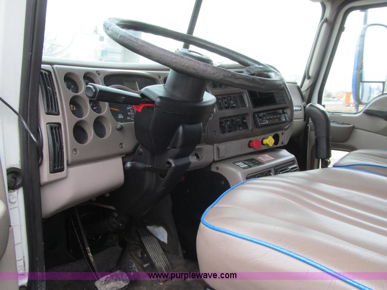 image for item J3322 2006 Mack CXN 612 Vision dump truck