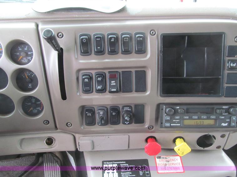 image for item J3322 2006 Mack CXN 612 Vision dump truck