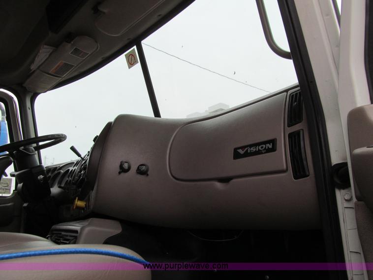 image for item J3322 2006 Mack CXN 612 Vision dump truck