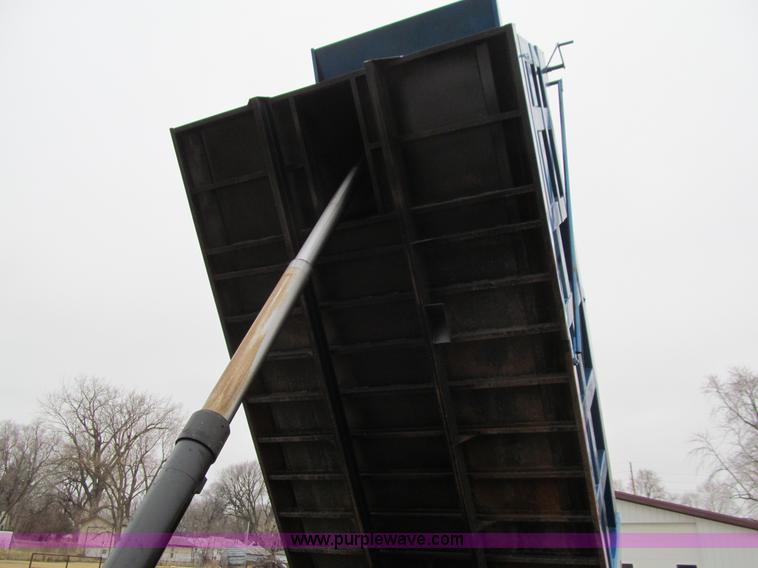 image for item J3322 2006 Mack CXN 612 Vision dump truck