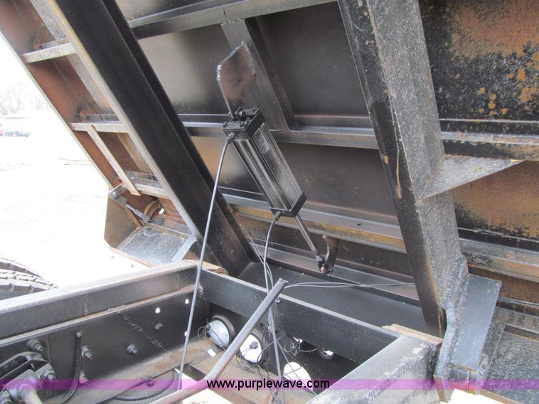 image for item J3322 2006 Mack CXN 612 Vision dump truck