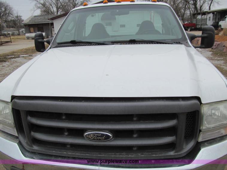 image for item J3324 2004 Ford F550 Super Duty XL utility truck