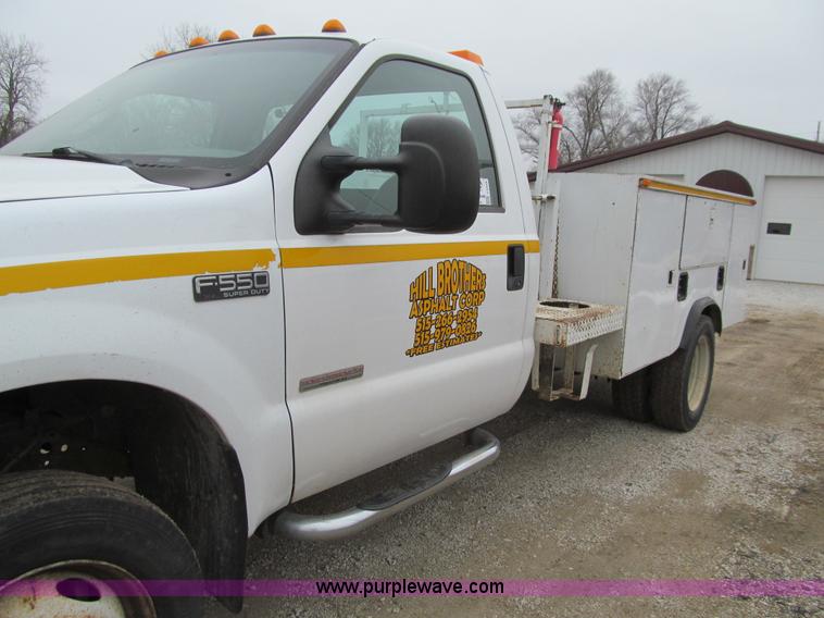 image for item J3324 2004 Ford F550 Super Duty XL utility truck