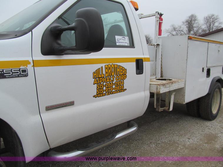 image for item J3324 2004 Ford F550 Super Duty XL utility truck