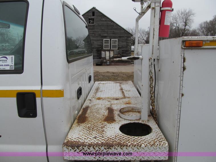 image for item J3324 2004 Ford F550 Super Duty XL utility truck