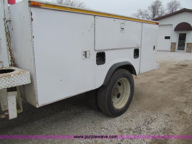 image for item J3324 2004 Ford F550 Super Duty XL utility truck