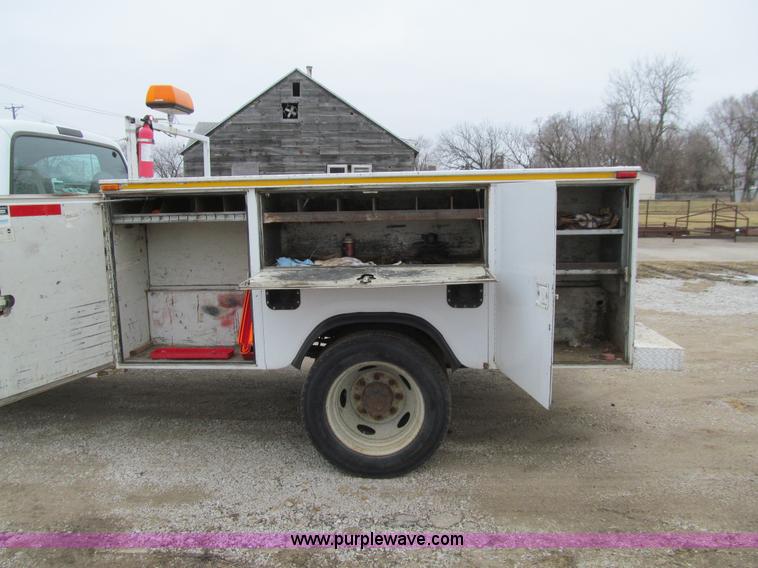 image for item J3324 2004 Ford F550 Super Duty XL utility truck