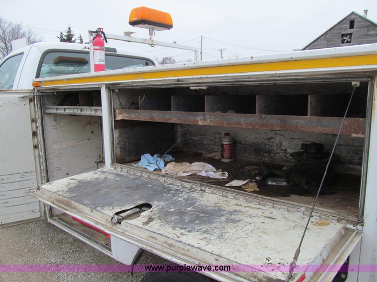 image for item J3324 2004 Ford F550 Super Duty XL utility truck