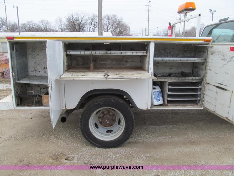 image for item J3324 2004 Ford F550 Super Duty XL utility truck