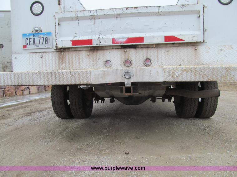 image for item J3324 2004 Ford F550 Super Duty XL utility truck