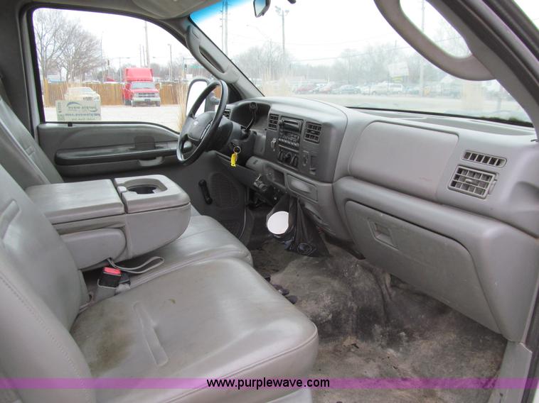image for item J3324 2004 Ford F550 Super Duty XL utility truck