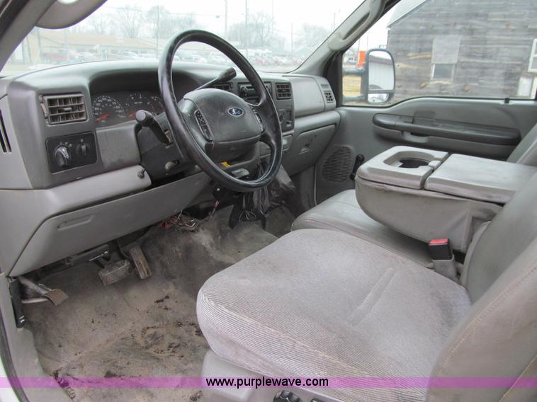image for item J3324 2004 Ford F550 Super Duty XL utility truck