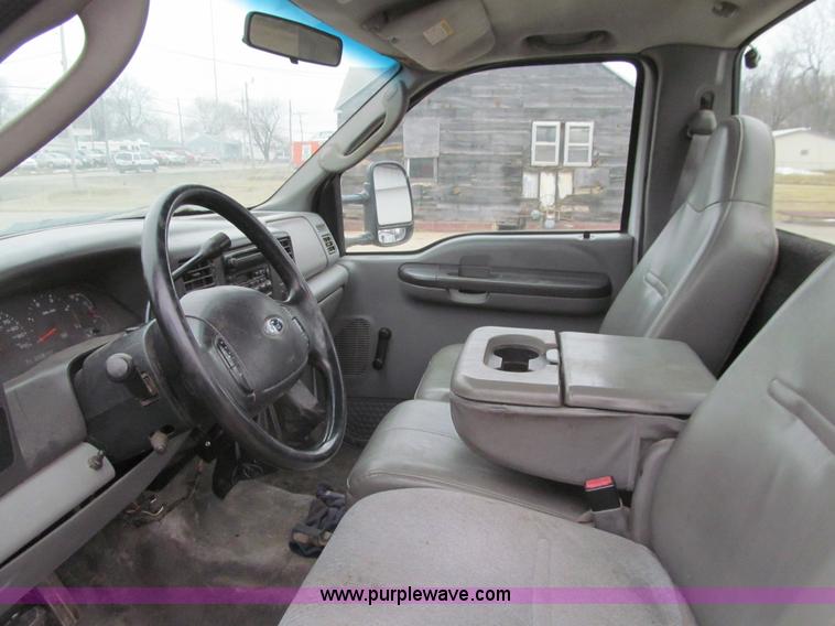 image for item J3324 2004 Ford F550 Super Duty XL utility truck