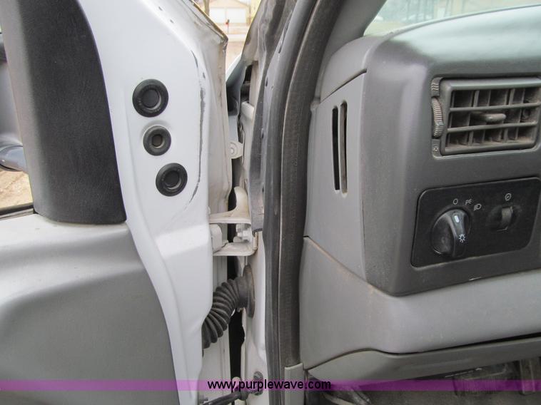 image for item J3324 2004 Ford F550 Super Duty XL utility truck