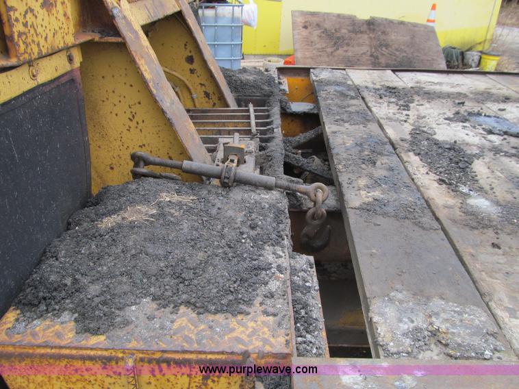 image for item J3326 1975 Miller 0TGH equipment trailer