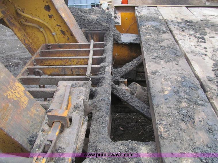 image for item J3326 1975 Miller 0TGH equipment trailer