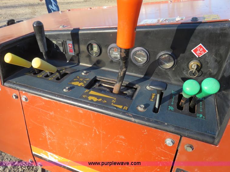 image for item K7020 1998 Ditch Witch 410SXD trencher