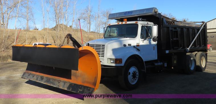 image for item K7021 1995 International 4900 dump truck