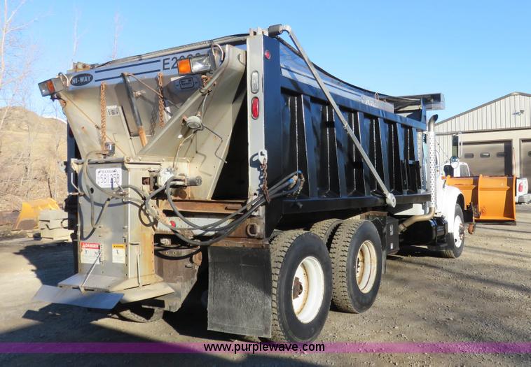 image for item K7021 1995 International 4900 dump truck